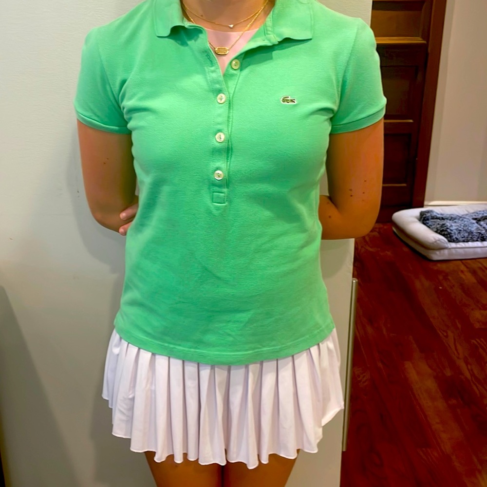 Super cute collared shirt to dress up or down!💚💚💚